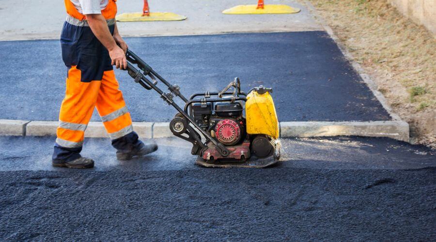 Professional gutter cleaning in Sandersville, MS